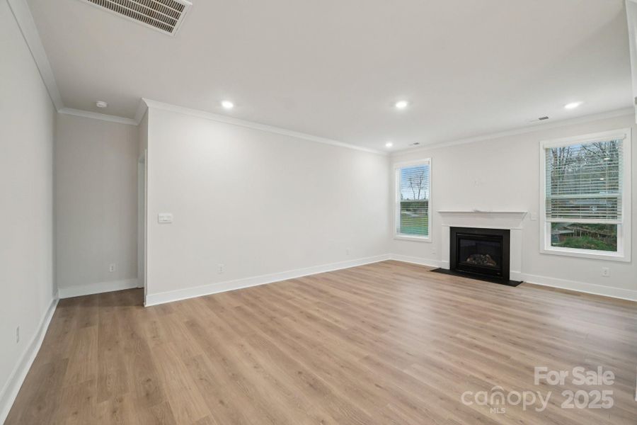 Spacious, unfurnished interior of a new home in Oak Grove Hill, Huntersville (Image 17).