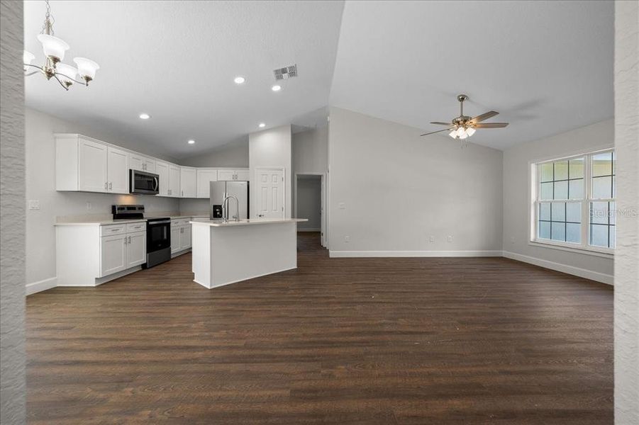 Spacious, unfurnished interior of a new home in , Belleview (Image 33).