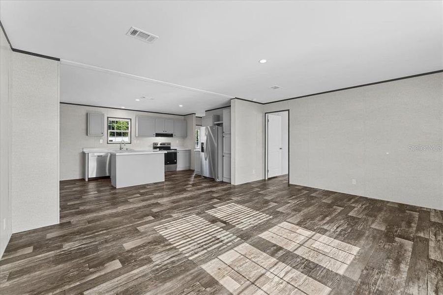 Spacious, unfurnished interior of a new home in , Holiday (Image 29).