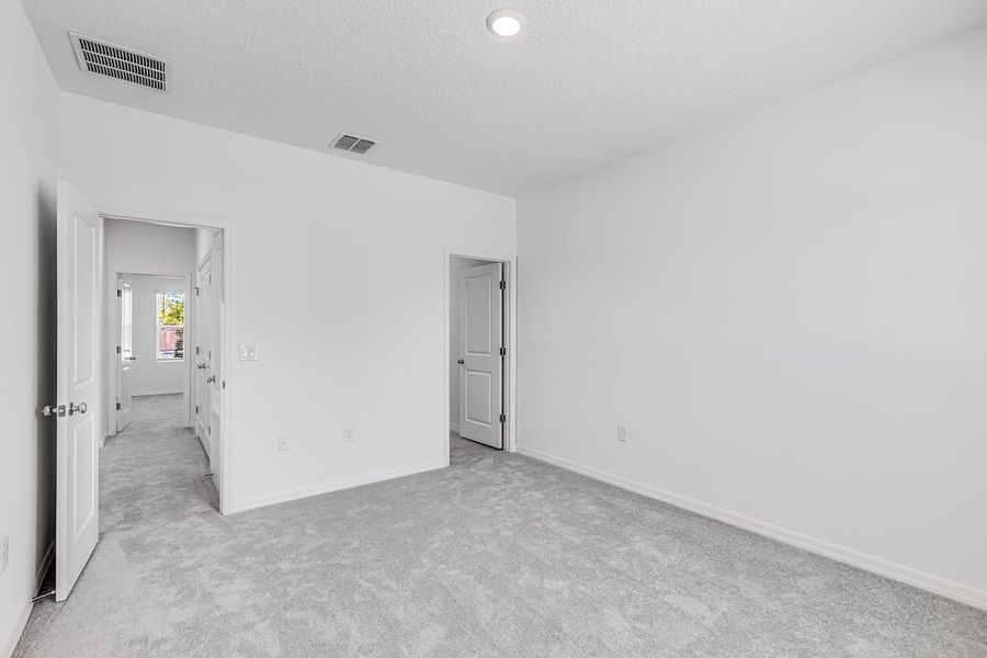 Spacious, unfurnished interior of a new home in Sabal Terrace, Jacksonville (Image 25).