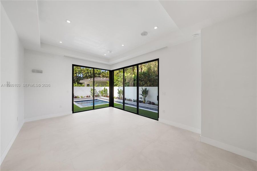 Spacious, unfurnished interior of a new home in , Coral Gables (Image 14).