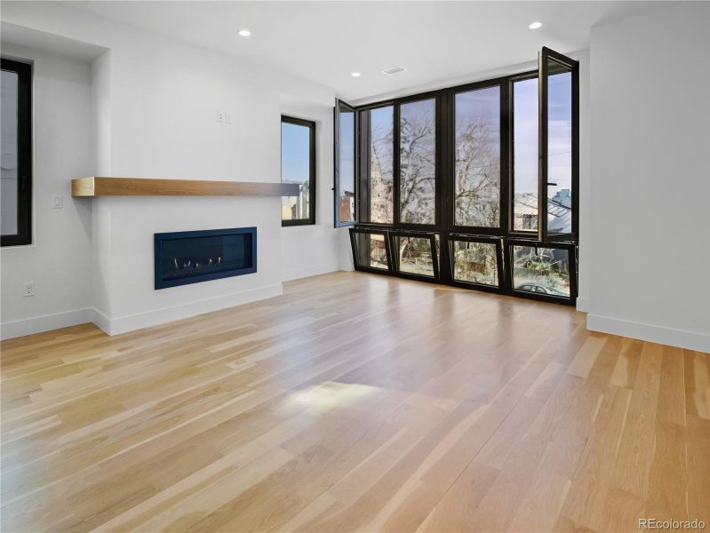 Spacious, unfurnished interior of a new home in , Denver (Image 25).