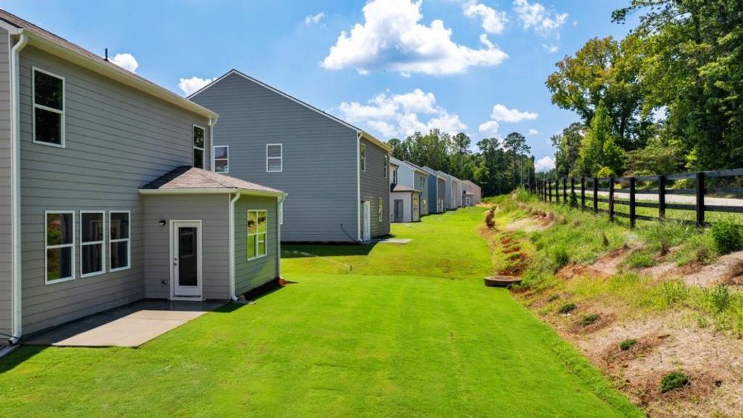 Exterior details and patio area of a home in Oakleigh Glen, Dallas (Image 2). Exterior details and patio area of a home in Oakleigh Glen, Dallas (Image 2).