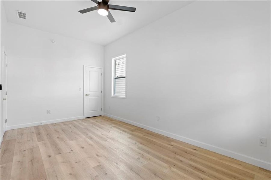 Spacious, unfurnished interior of a new home in , Atlanta (Image 19).