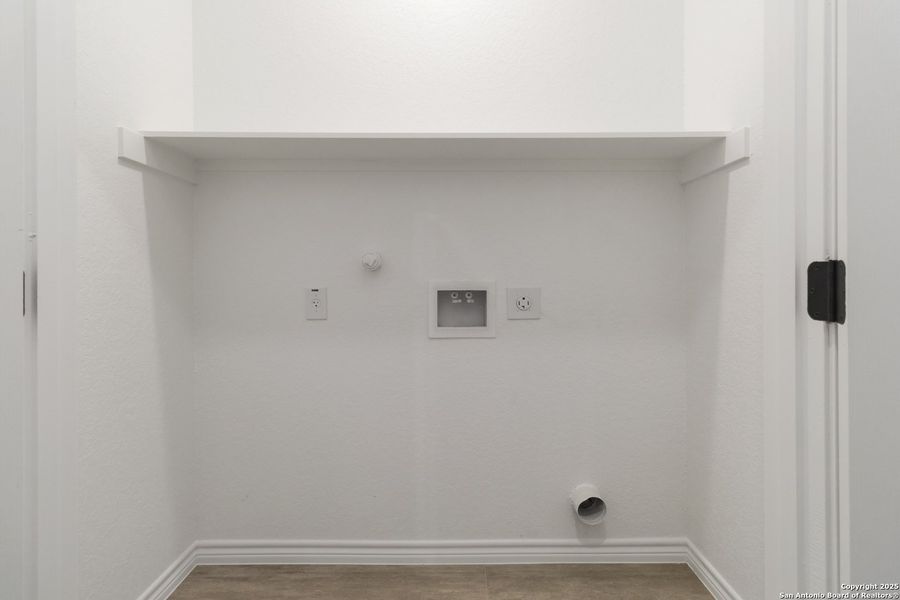 Spacious, unfurnished interior of a new home in , San Antonio (Image 31).