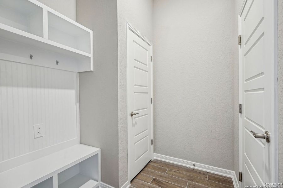 Spacious, unfurnished interior of a new home in Carmel Ranch, Schertz (Image 18).