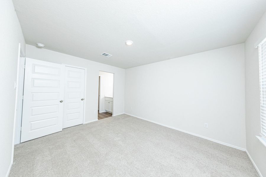 Spacious, unfurnished interior of a new home in Townsend Reserve, Splendora (Image 23).
