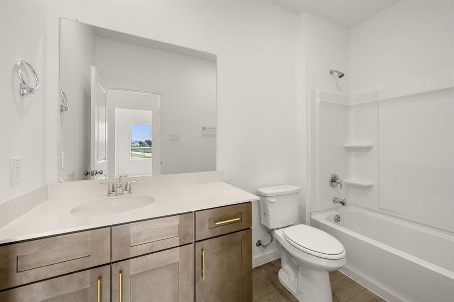 19_7617 Dakota- Bathroom-1