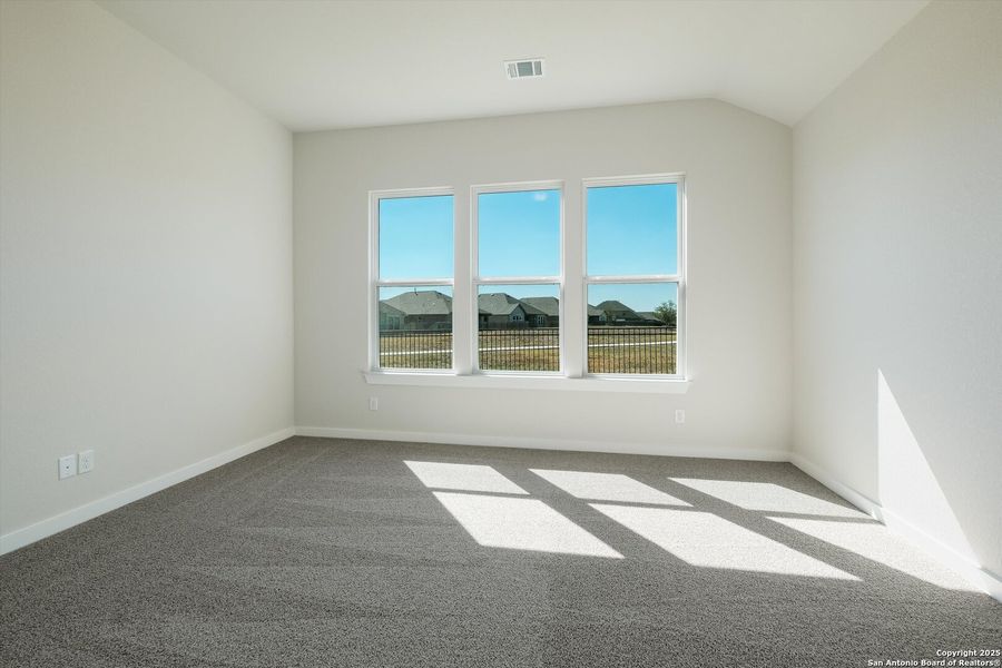 Spacious, unfurnished interior of a new home in Foxbrook, Schertz (Image 24).
