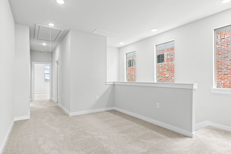 Spacious, unfurnished interior of a new home in Wildridge, Oak Point (Image 23).