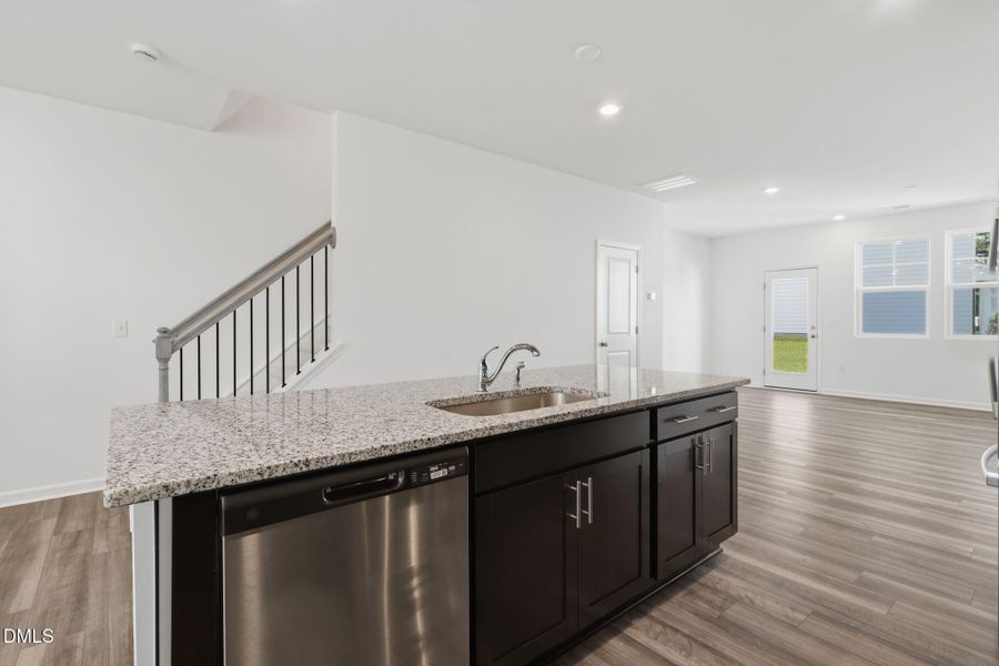 SUN_ElmGrove_Pic_Jackson_QMI_25_Kitchen_