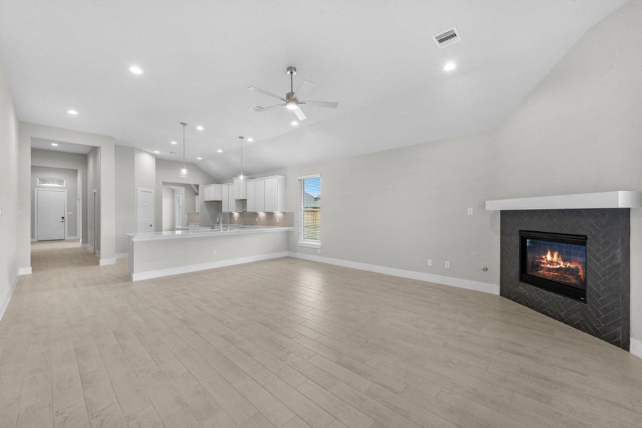 Spacious, unfurnished interior of a new home in Beacon Hill, Waller (Image 26).