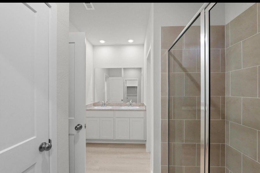 Furnished interior view inside a new home in Maple Heights, Porter (Image 11).