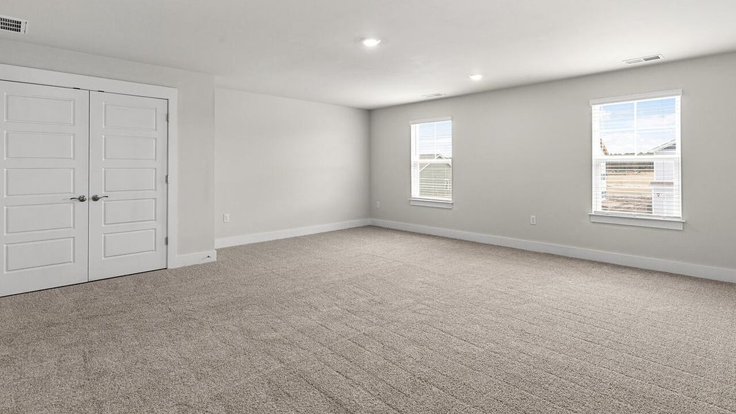 Spacious, unfurnished interior of a new home in Vineyard Trail, Jacksonville (Image 23).