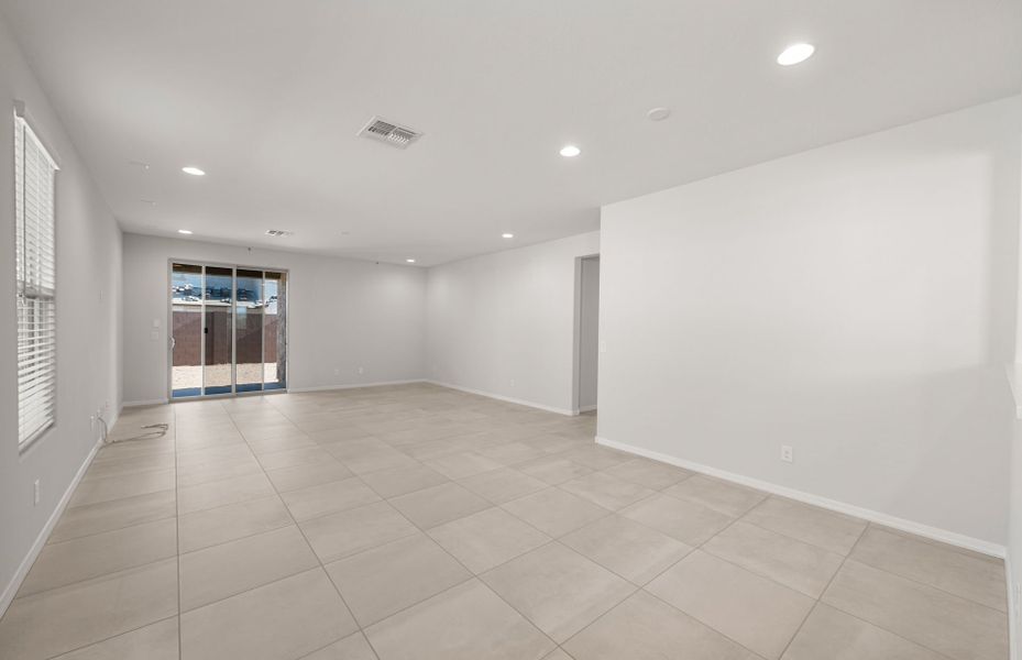 Spacious, unfurnished interior of a new home in Visara, Surprise (Image 18).