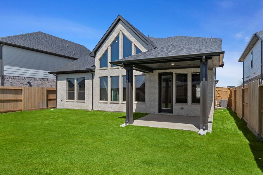 Exterior details and patio area of a home in Cross Creek West 50', Fulshear (Image 4).