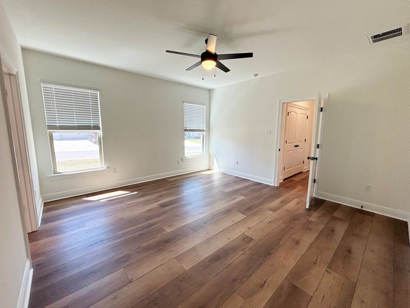 Spacious, unfurnished interior of a new home in Young Oaks, Crestview (Image 12).