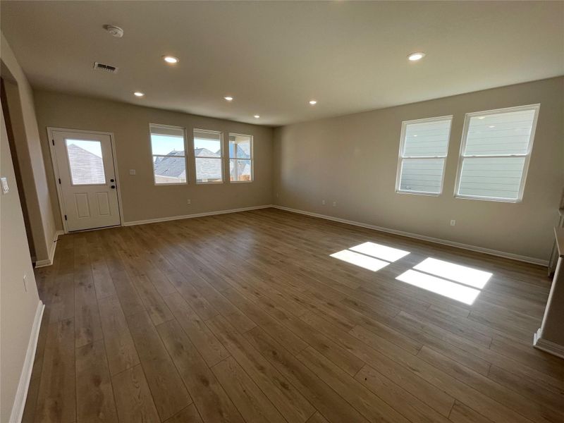 Spacious, unfurnished interior of a new home in Covered Bridge, Hutto (Image 21). Spacious, unfurnished interior of a new home in Covered Bridge, Hutto (Image 21).