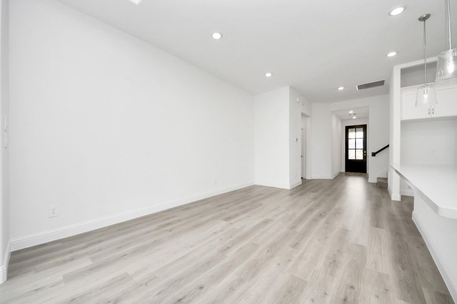 Spacious, unfurnished interior of a new home in , Missouri City (Image 39).