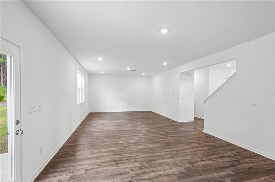 Spacious, unfurnished interior of a new home in Heritage River, Euharlee (Image 38). Spacious, unfurnished interior of a new home in Heritage River, Euharlee (Image 38).