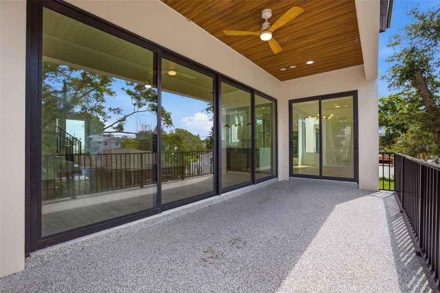 Exterior details and patio area of a home in , St. Petersburg (Image 4).