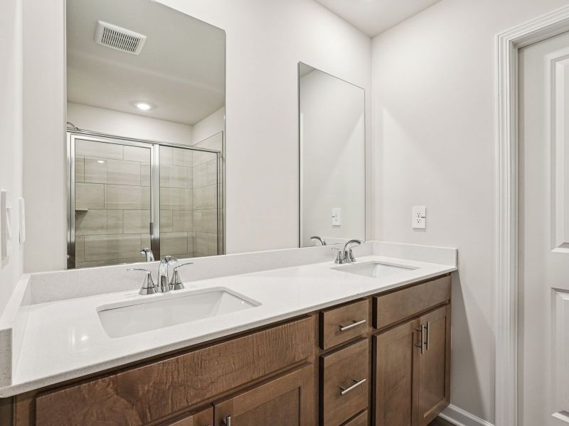 Furnished interior view inside a new home in Ivey Township, Dallas (Image 9).