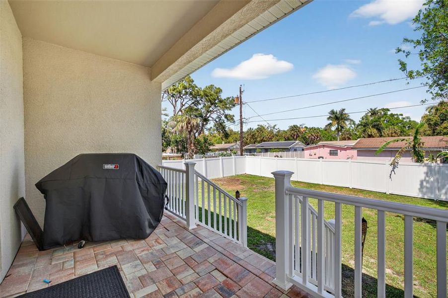 Exterior details and patio area of a home in , St. Petersburg (Image 25).
