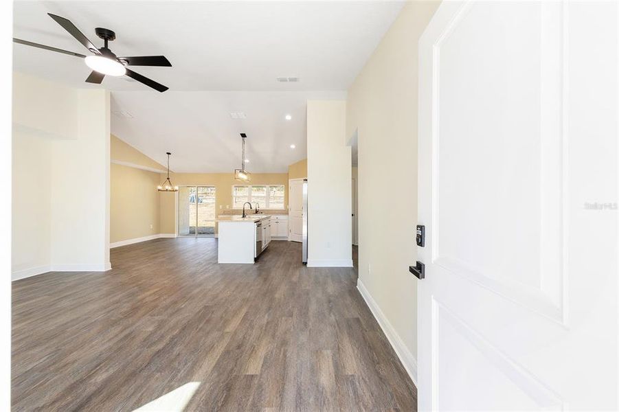Spacious, unfurnished interior of a new home in , Dunnellon (Image 31).
