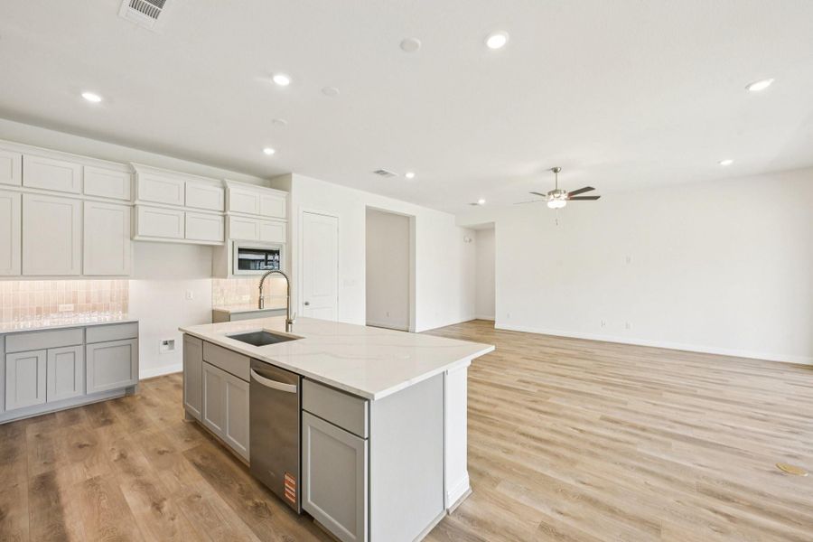 Furnished interior view inside a new home in Evergreen 55', Conroe (Image 7).