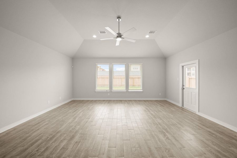Spacious, unfurnished interior of a new home in Morton Creek Ranch, Katy (Image 21).