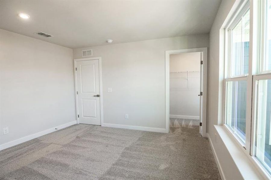 Spacious, unfurnished interior of a new home in Canterbrook Farms, Fountain Inn (Image 17).