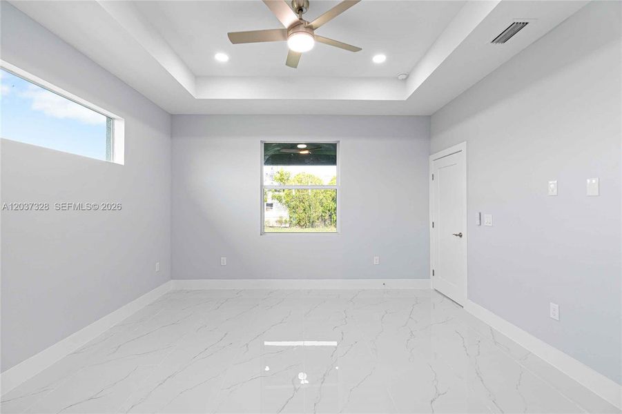 Spacious, unfurnished interior of a new home in , Lehigh Acres (Image 23).