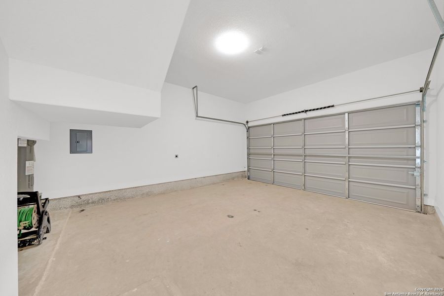 Spacious, unfurnished interior of a new home in , San Antonio (Image 15).