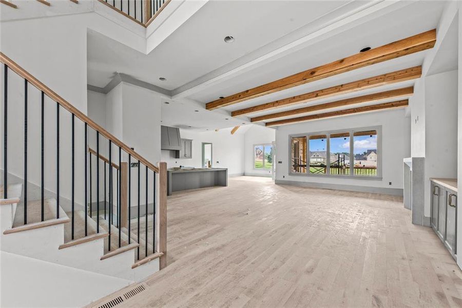 Spacious, unfurnished interior of a new home in , Bogart (Image 7).