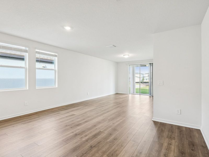 Spacious, unfurnished interior of a new home in Springs at Lake Alfred - Signature Series, Lake Alfred (Image 7).