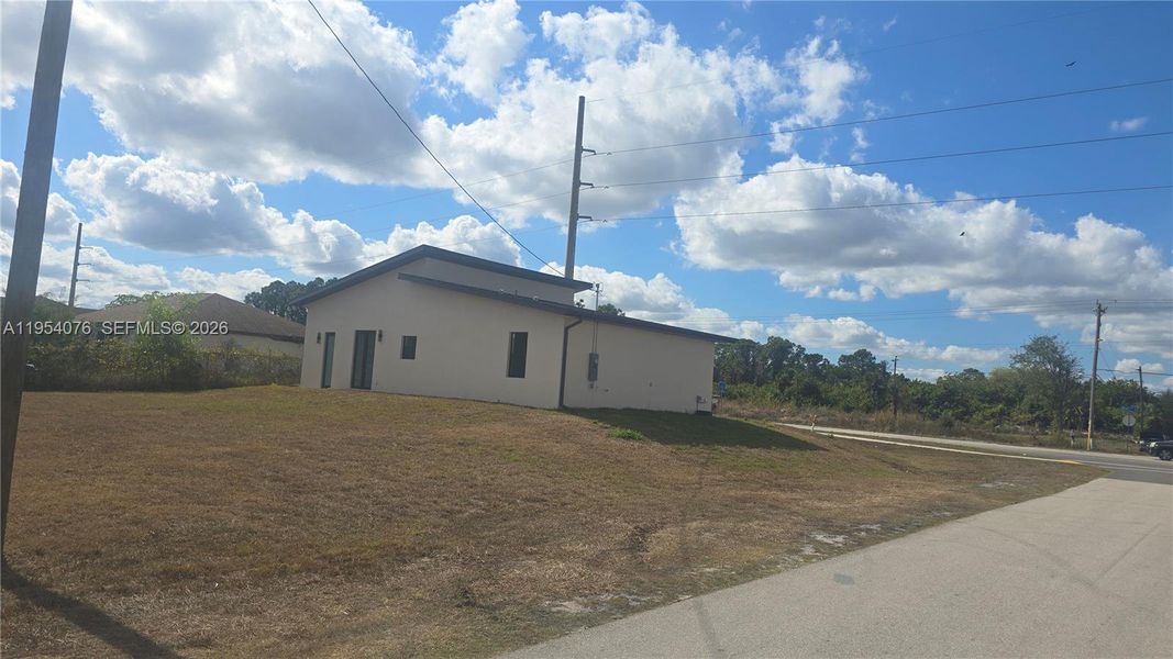 Exterior details and patio area of a home in , Lehigh Acres (Image 16).