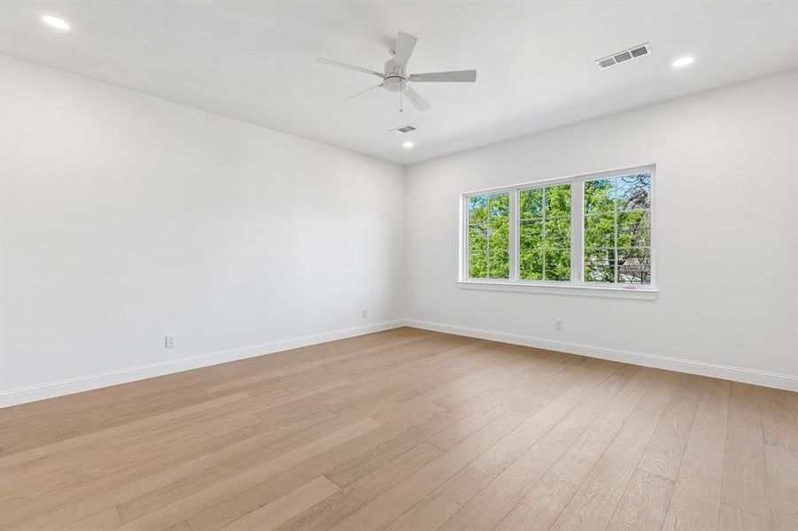 Spacious, unfurnished interior of a new home in , Dallas (Image 23).