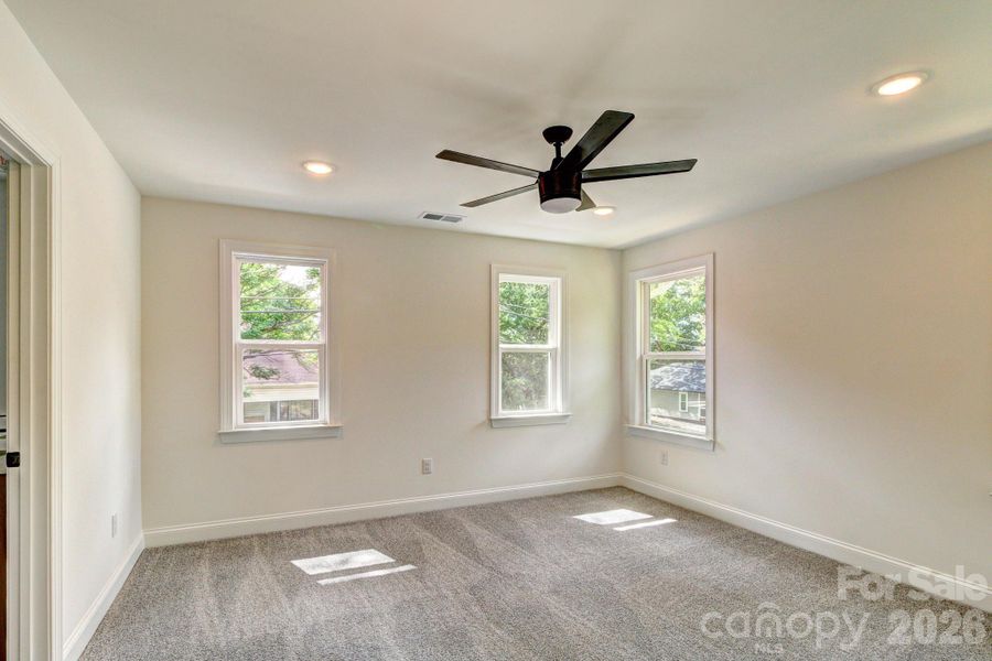 Spacious, unfurnished interior of a new home in , Shelby (Image 9).