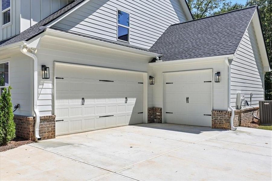 Exterior details and patio area of a home in , Monroe (Image 40).