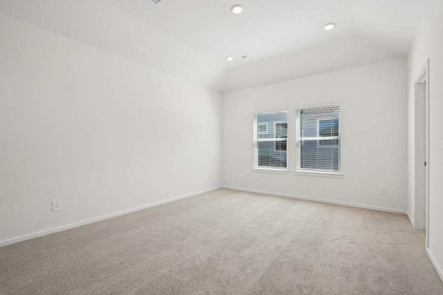 Spacious, unfurnished interior of a new home in Kemah Crossing - City Series, Kemah (Image 26).