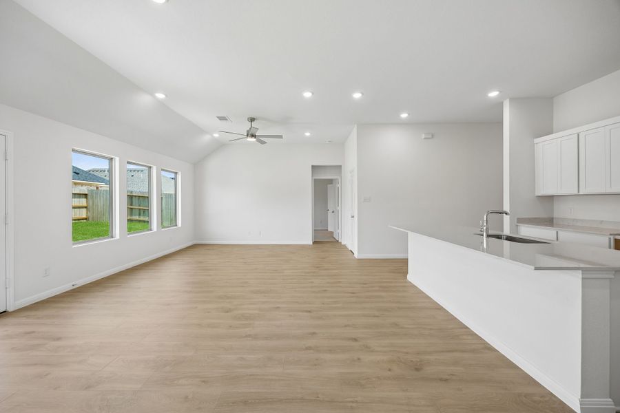 Spacious, unfurnished interior of a new home in Riviera Pines, Huffman (Image 20).