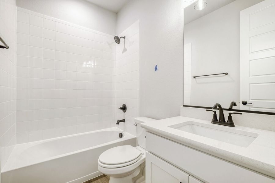 8335 Jesse - Full Bathroom