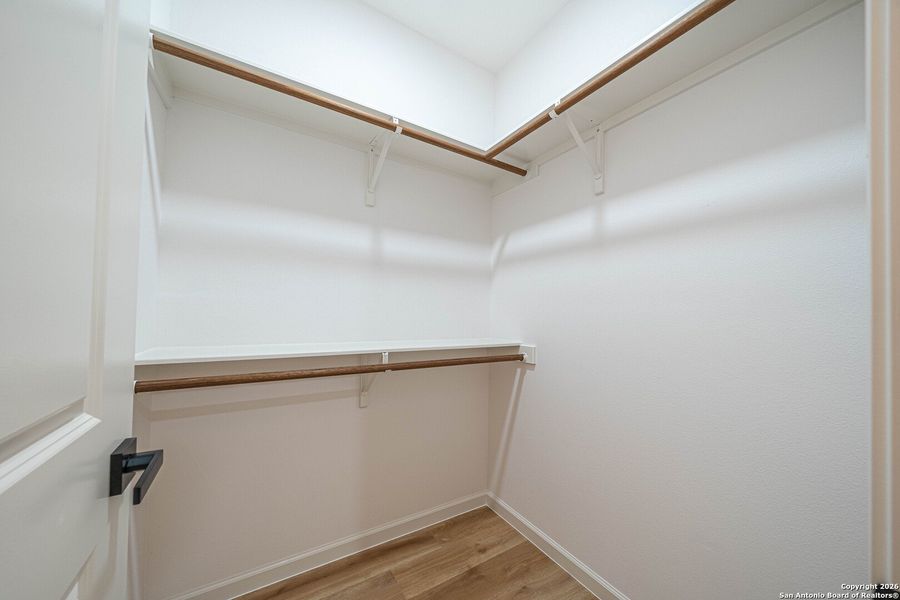 Spacious, unfurnished interior of a new home in , La Vernia (Image 26).