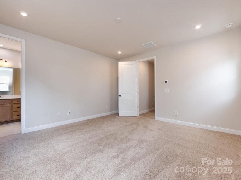 9' Ceilings and 8' Doorways in the Primary Suite.