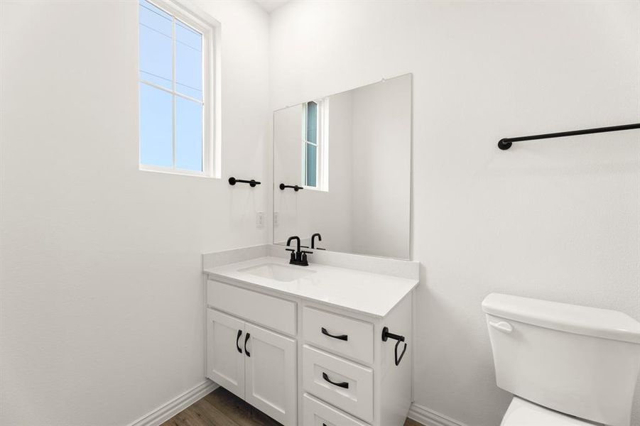 24. 709 Kerrville - 2ND Bath