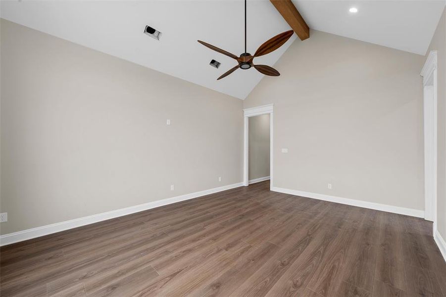 Spacious, unfurnished interior of a new home in , Woodway (Image 4).