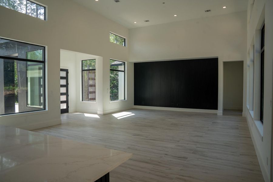Spacious, unfurnished interior of a new home in , Huntsville (Image 22).