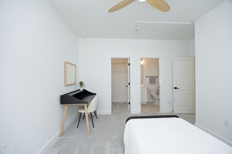 51Bedroom2 51Bedroom2