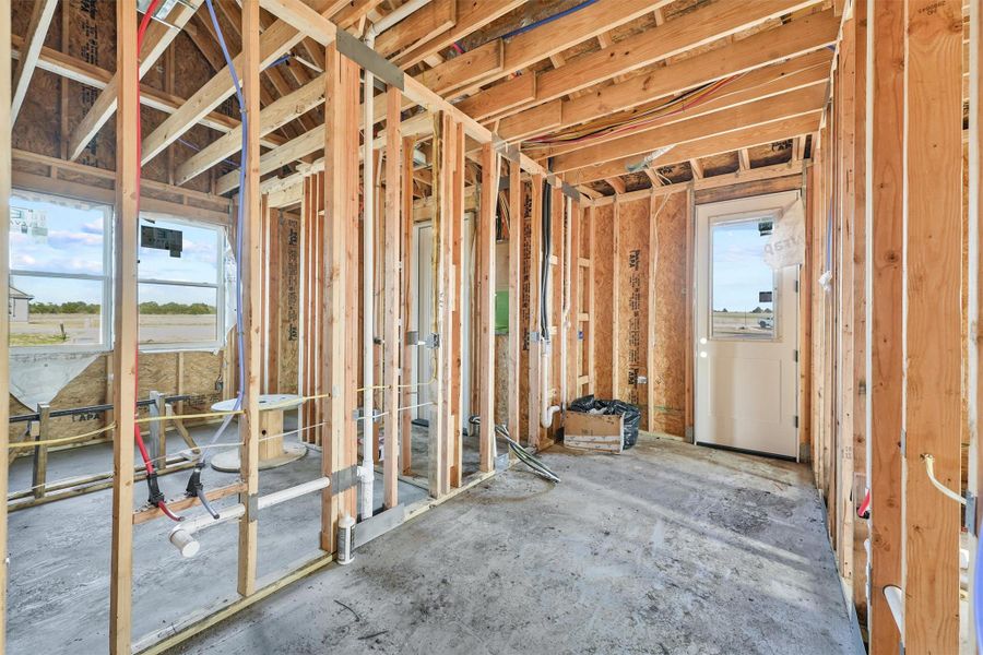 Mud room with sink, storage and an exit to the covered parking/ADU/Shop areas. Mud room with sink, storage and an exit to the covered parking/ADU/Shop areas.
