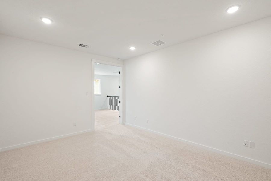 Spacious, unfurnished interior of a new home in Wolf Ranch, Georgetown (Image 42).